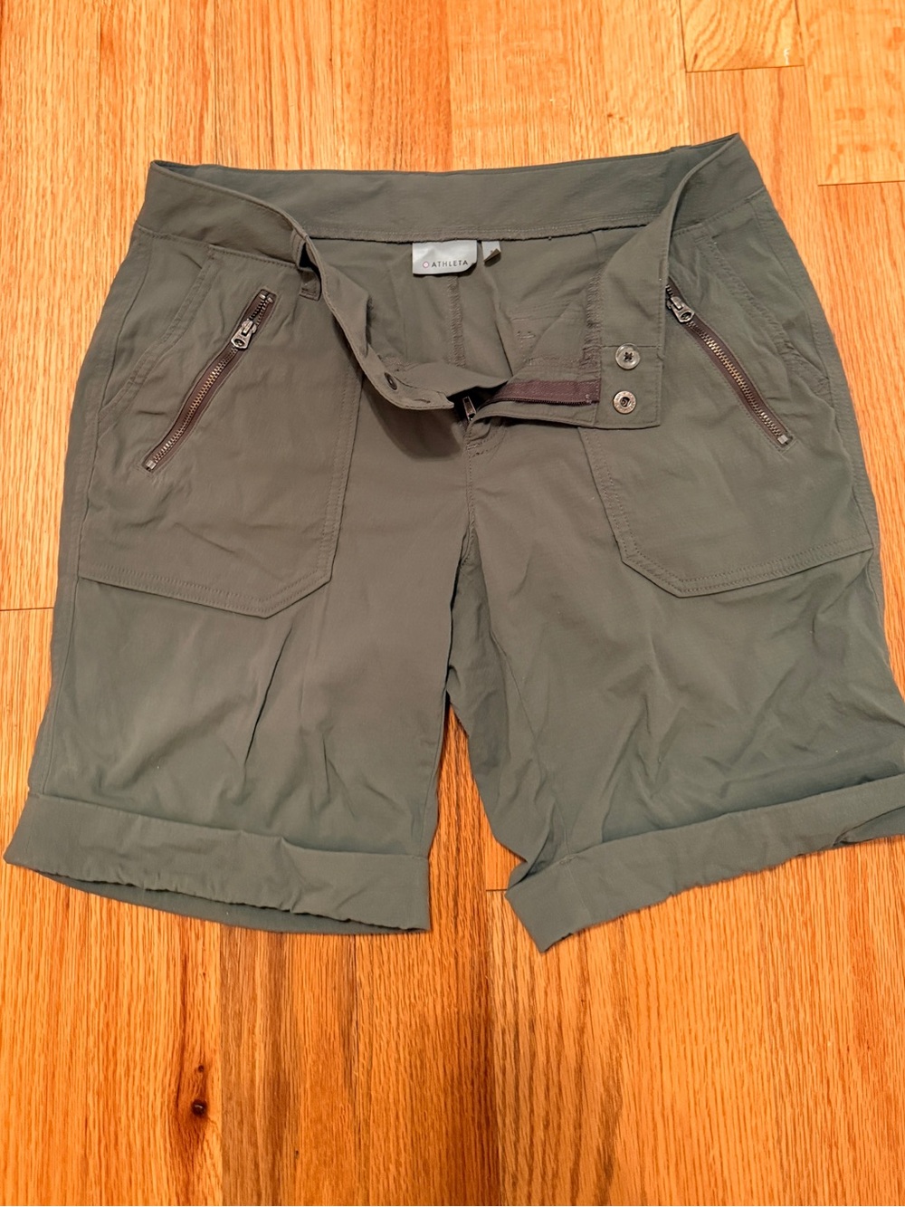 Casual Olive Green Women's Shorts by Athleta 9” inseam